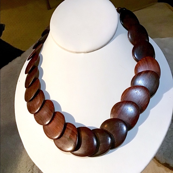 🌺Rare Vintage Wood Disc Necklace - Picture 3 of 7